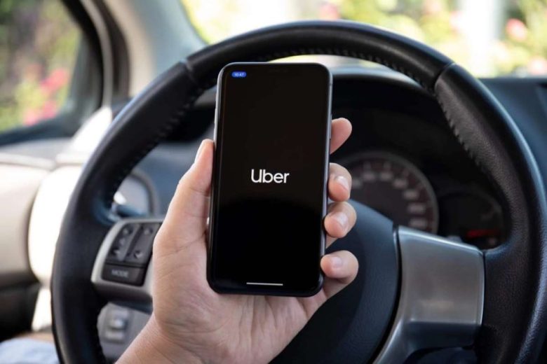 Pleito entre Uber y el gobierno por aumento del 7% en tarifas