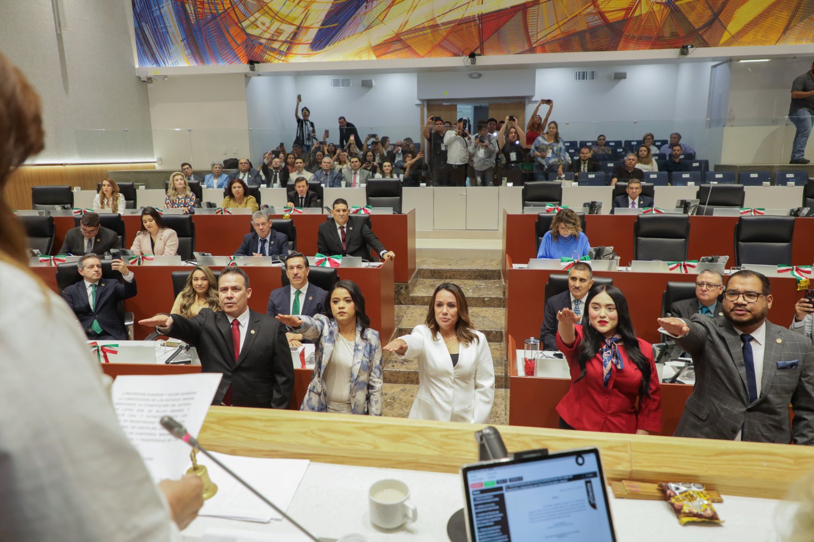 Toman protesta nuevos magistrados y jueces del Poder Judicial