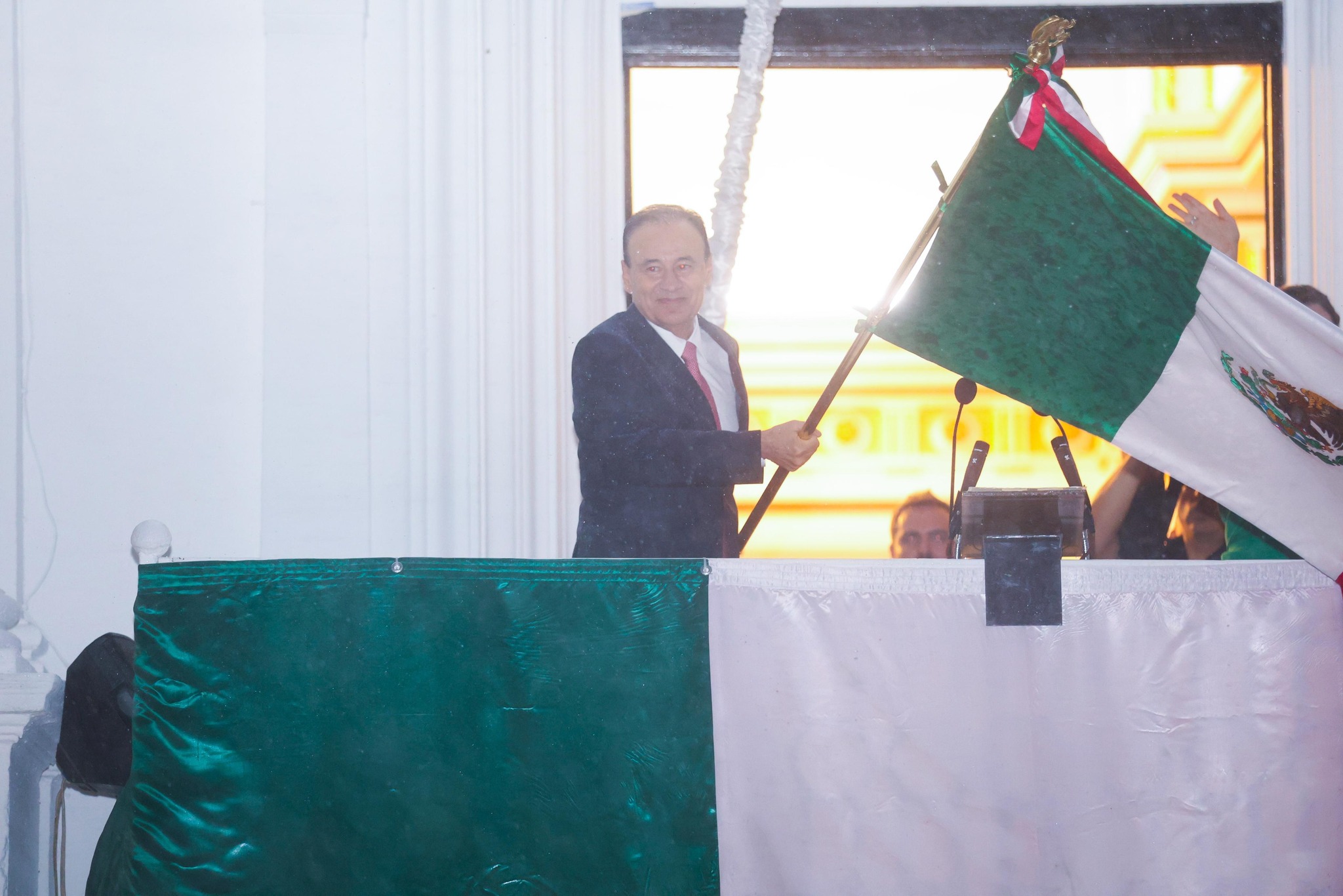 Alfonso Durazo da el Grito en Hermosillo bajo intensa lluvia