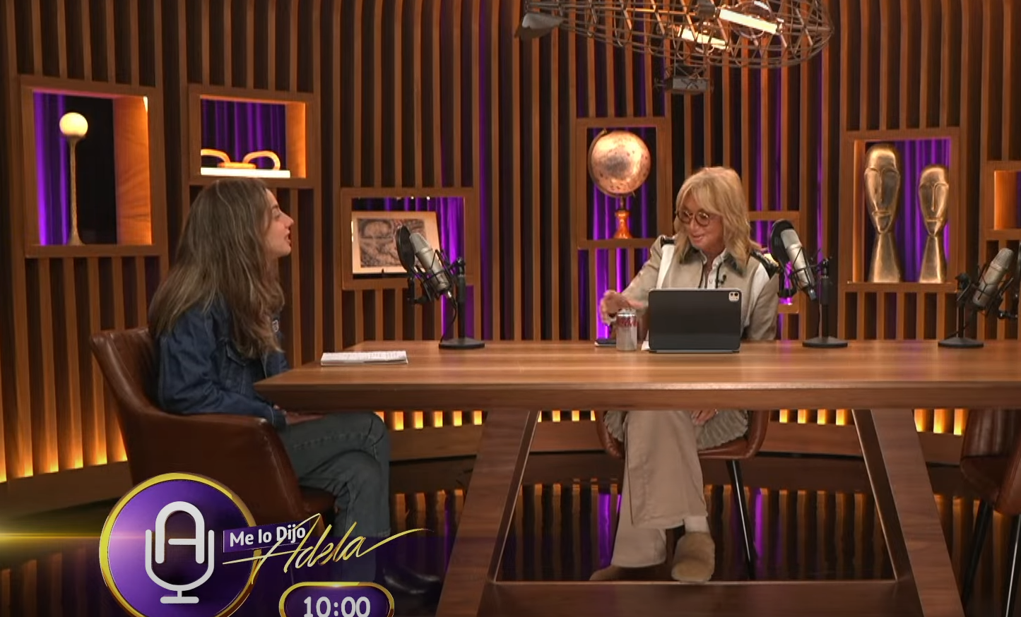 Camila Martínez intenta defender a Morena en programa de Adela Micha y termina rebasada