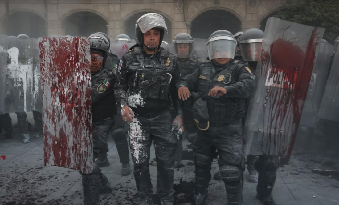 Encapuchados desatan caos en el Centro Histórico: 94 policías heridos y comercios incendiados