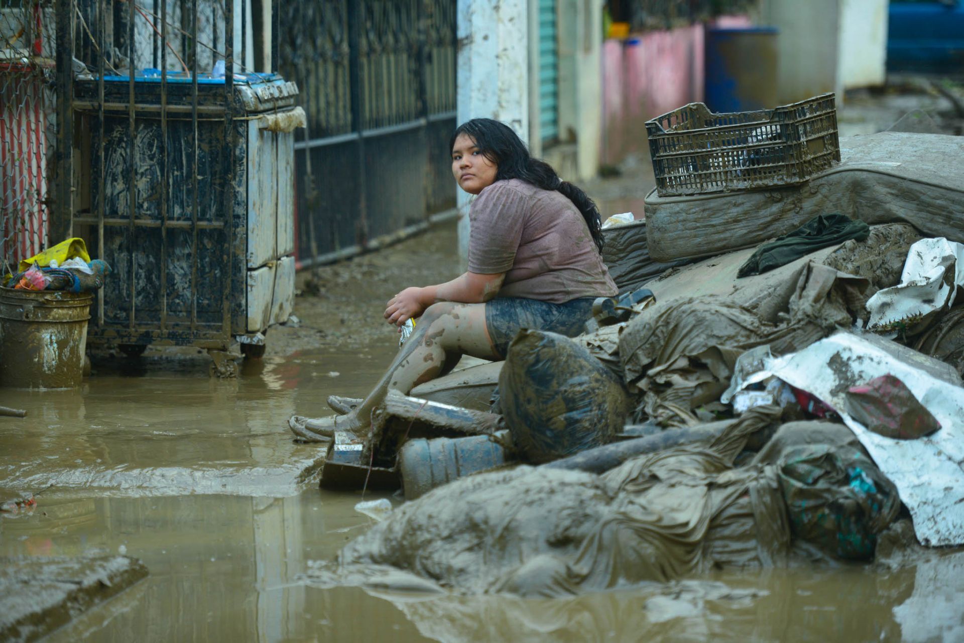 Crece tragedia y crecen reclamos: ya son 64 muertos por inundaciones y Sheinbaum admite imprevisión