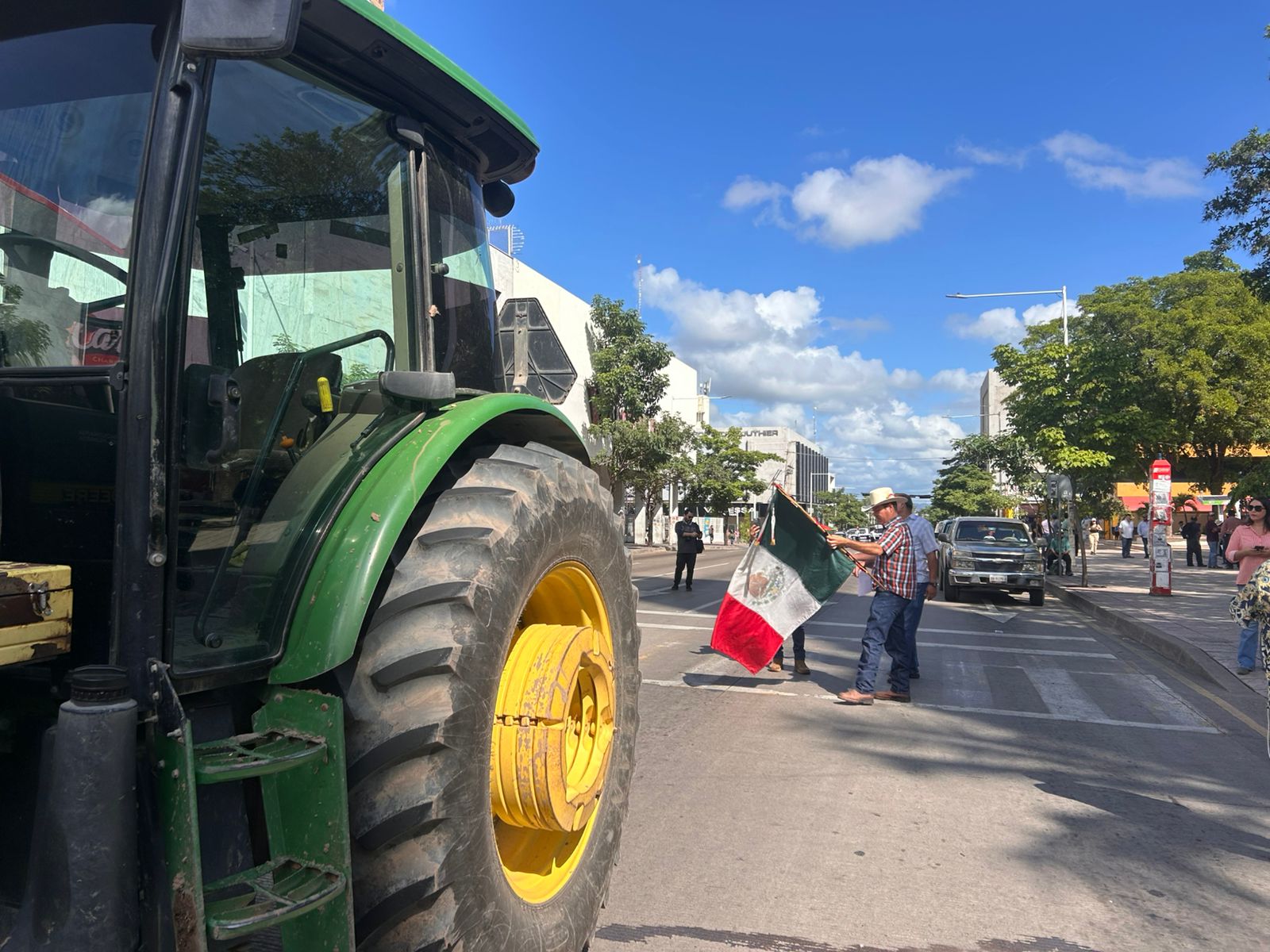 Sinaloa y el país se paraliza: agroproductores bloquean carreteras en 17 estados