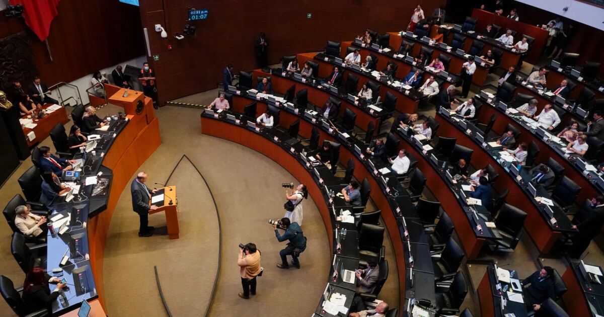 Senado avala en fast track la reforma a la Ley de Amparo; oposición acusa retroactividad disfrazada