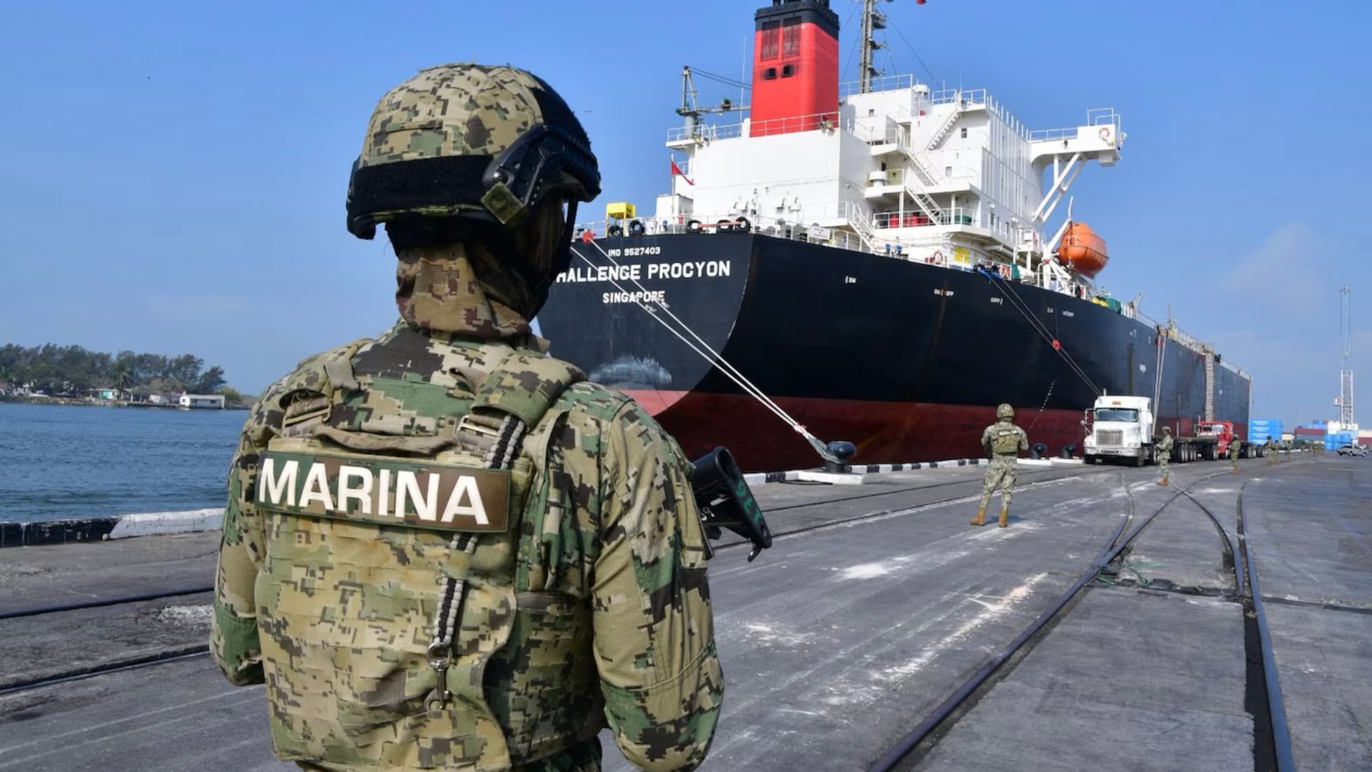 Comparece contraalmirante Fernando Farías por red de contrabando de combustible