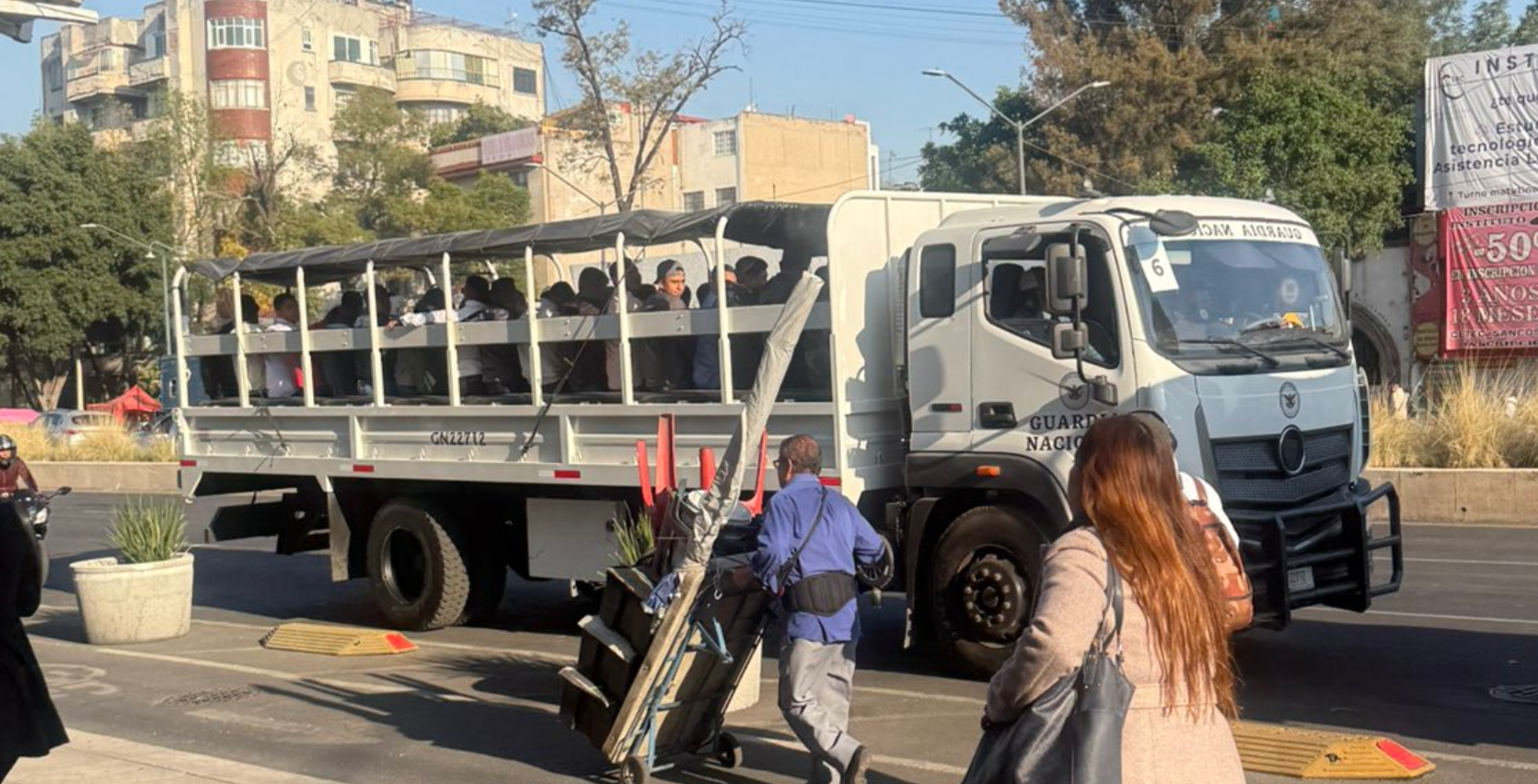Sospechas y tensión: circulan imágenes de civiles bajando de camiones de la Guardia Nacional