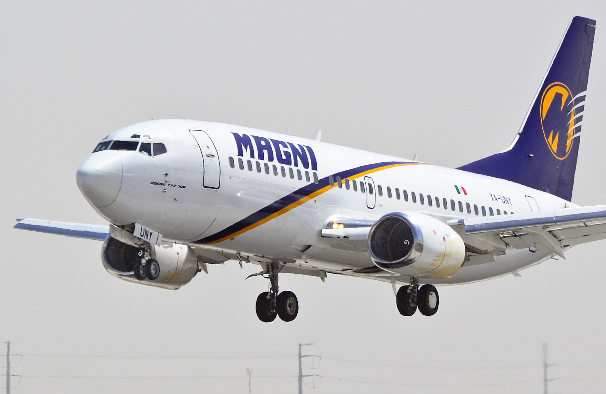 Permiten a pilotos extranjeros volar en México y estalla la polémica