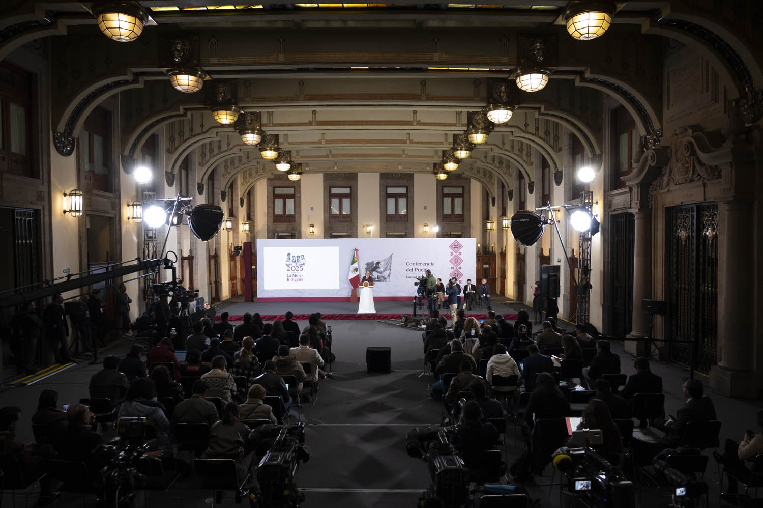 Sheinbaum exige a la FGR aclarar por qué cambió delito de terrorismo a delincuencia organizada