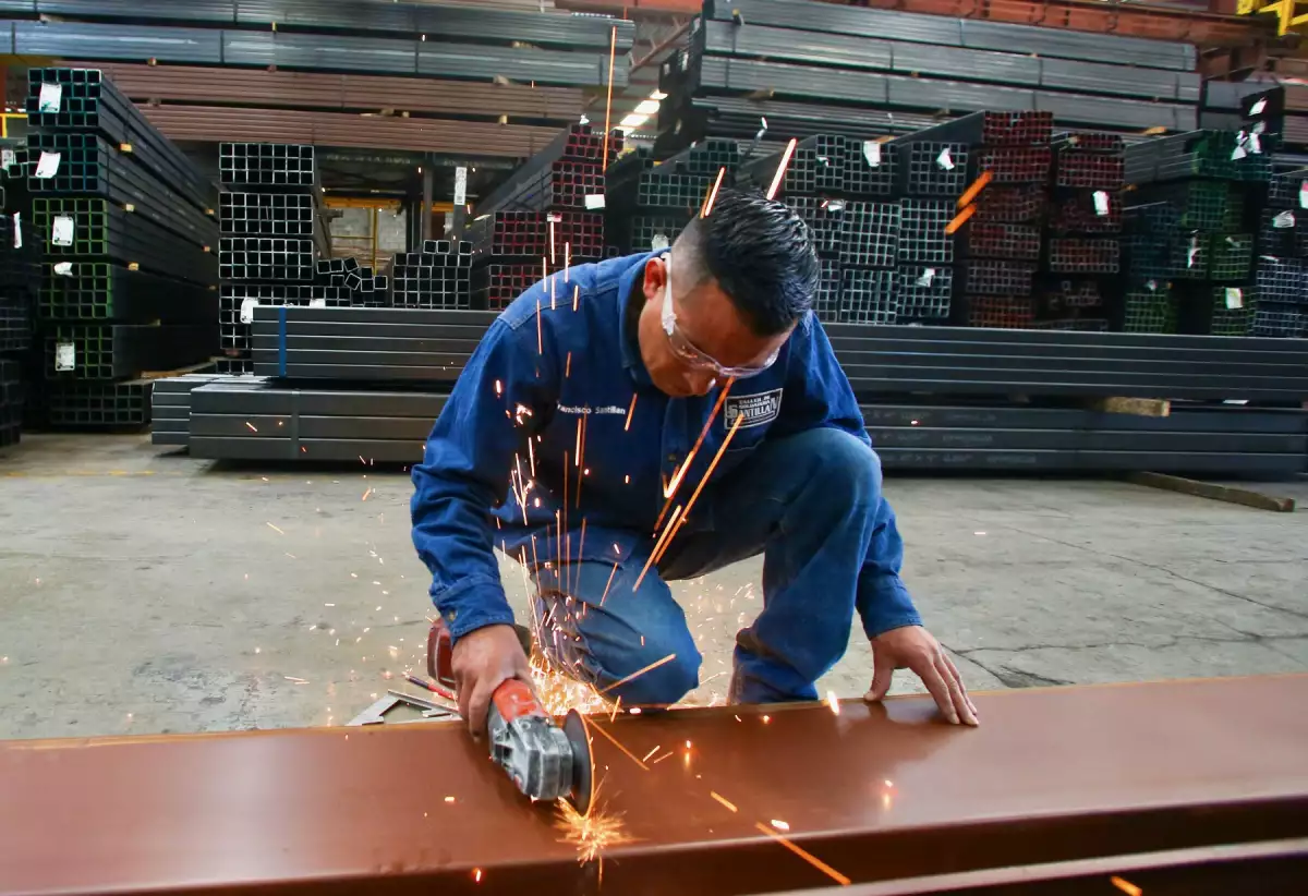 Crece empleo en noviembre, pero ritmo baja frente a promedio del año