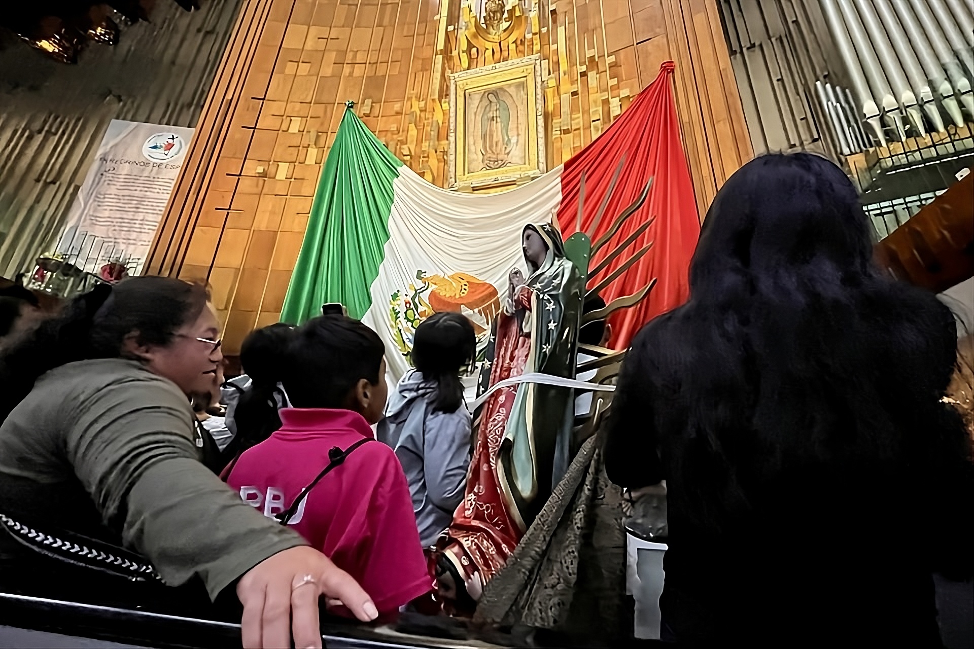 Multitudes desbordan la Basílica de Guadalupe en muestra masiva de fe