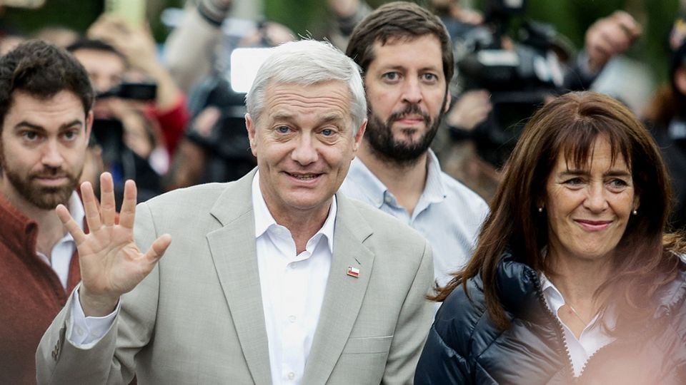 Kast arrasa en Chile y se convierte en el primer pinochetista en llegar a La Moneda