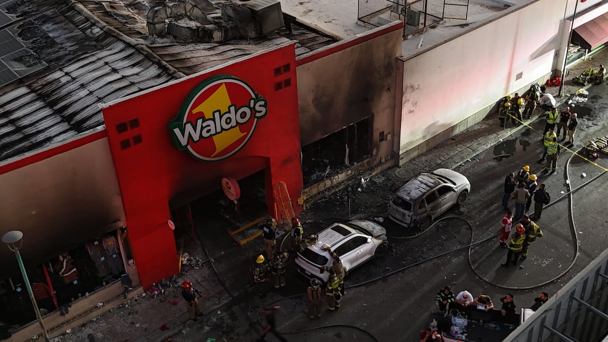 Juez deja en libertad a cinco detenidos por incendio en tienda Waldo’s; Fiscalía impugnará