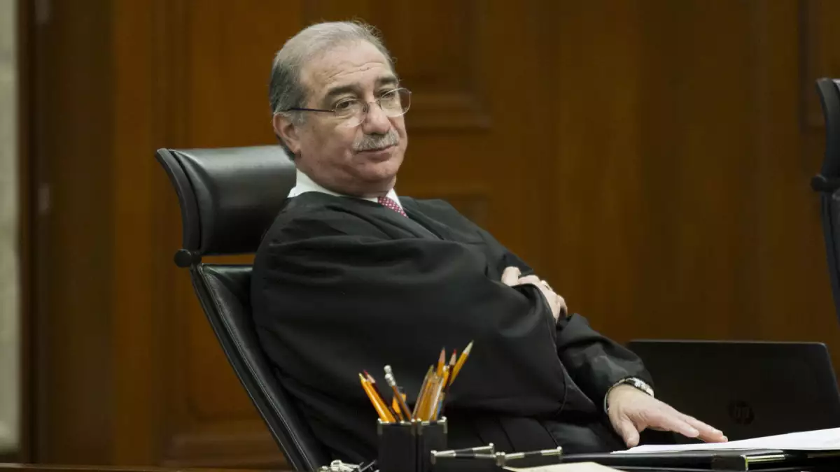 Ministro retirado Pérez Dayán pagó 2.4 millones de pesos a la Corte por camionetas de lujo