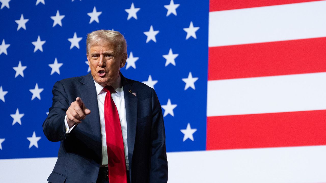 Trump anticipa ataques terrestres contra cárteles y reitera que “controlan México”