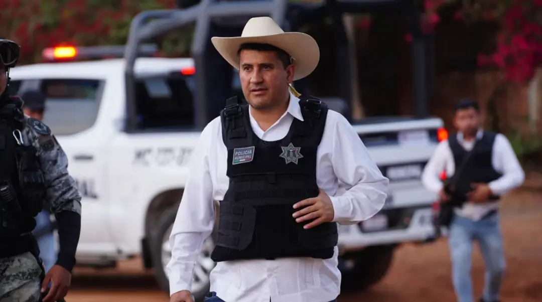 Detienen a funcionario municipal por asesinato de exalcalde Carlos Manzo