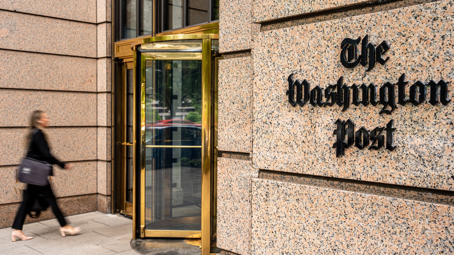 FBI allana casa de reportera del Washington Post en busca de documentos clasificados
