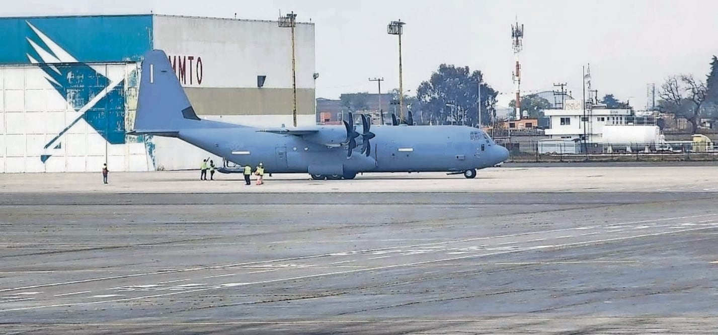 MC exige explicación por aterrizaje de avión militar de EU en Toluca