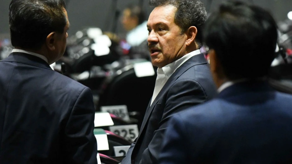 Ignacio Mier marca distancia y mueve fichas tras relevo en bancada de Morena