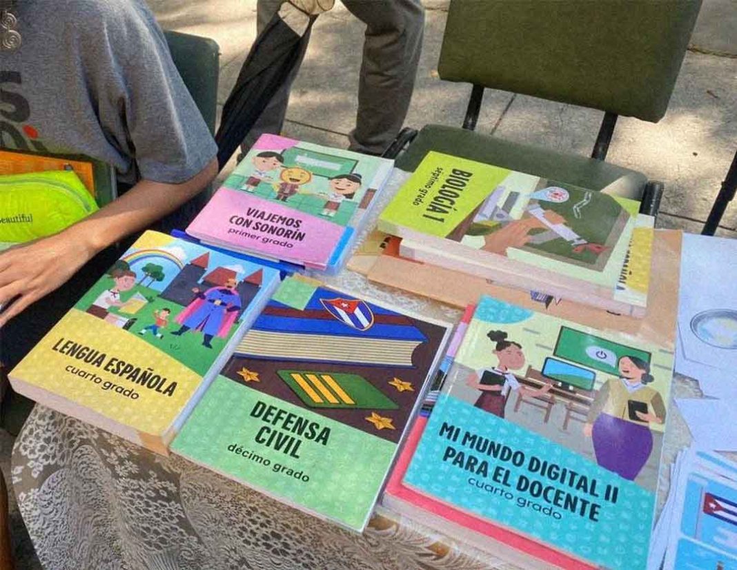 Contrato millonario destapa envío de libros mexicanos a Cuba