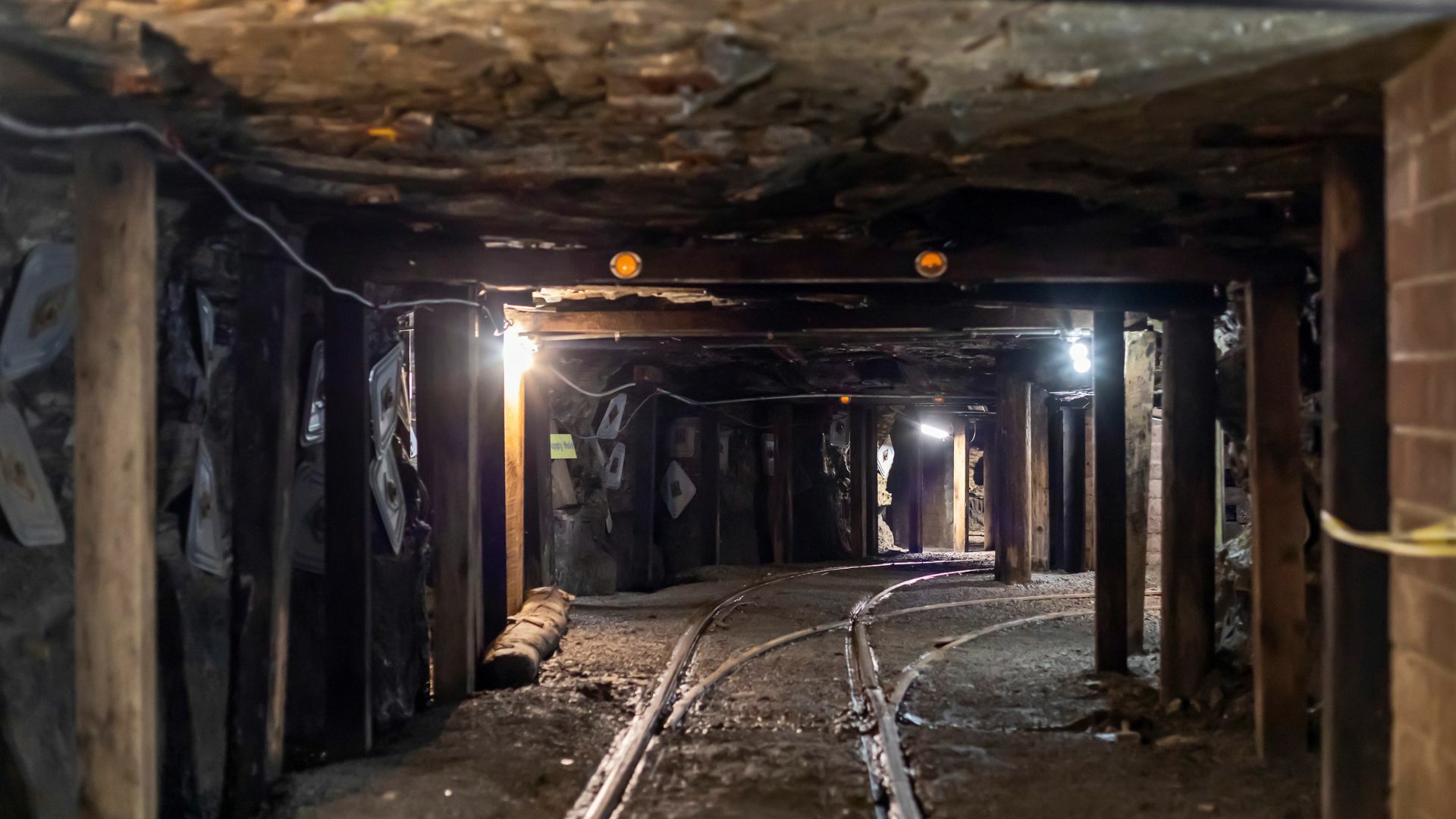 Secuestros, fosas y millones en juego: el crimen organizado va por las minas en México