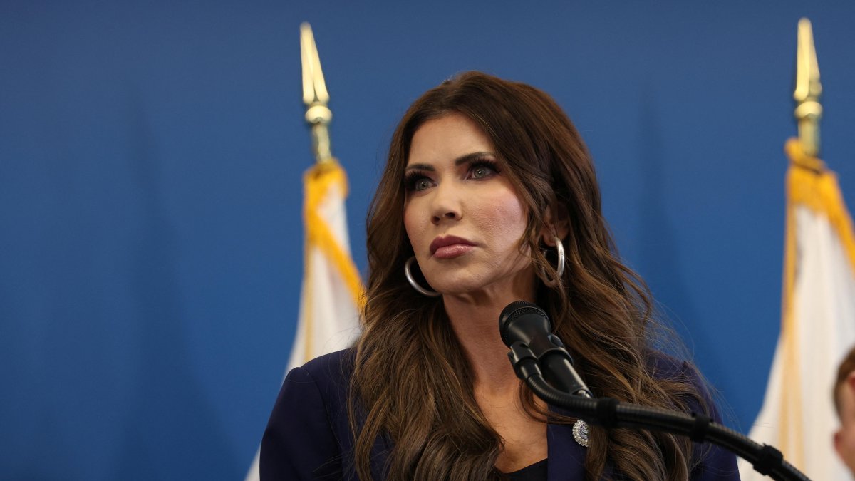 Kristi Noem advierte que falta de recursos afecta seguridad para el Mundial