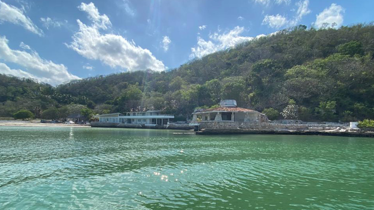 Las millonarias casas que ponen bajo la lupa a figuras de la 4T