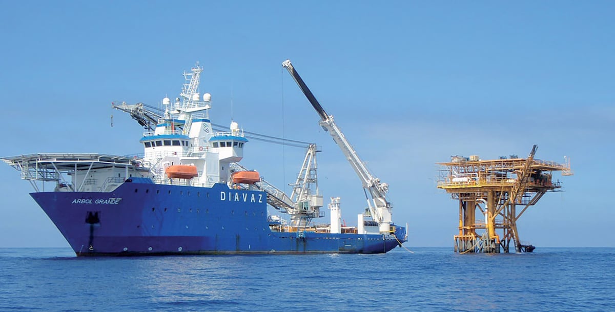 Señalan chapopoteras mientras crece mancha en costas del Golfo