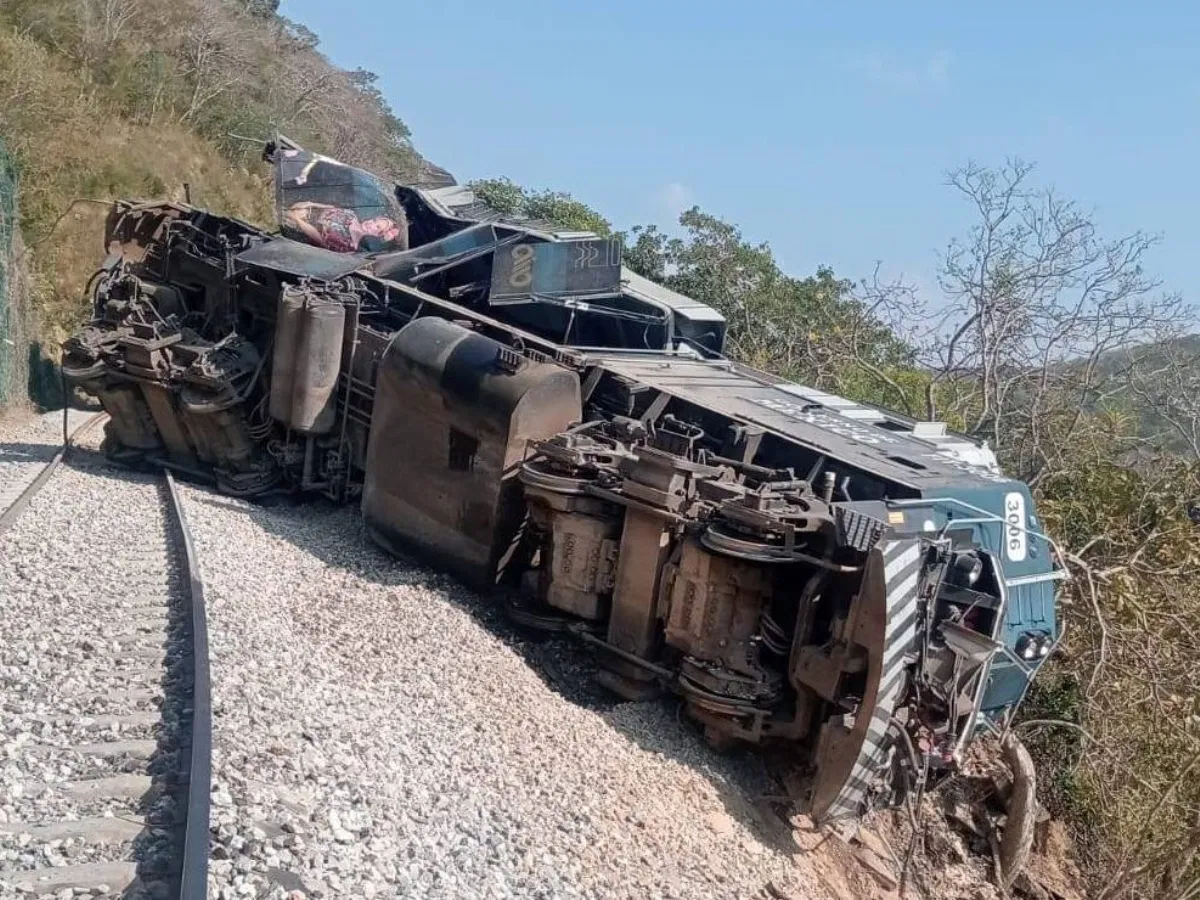 FGR descarta delitos en accidente del Tren Interoceánico que dejó 14 muertos