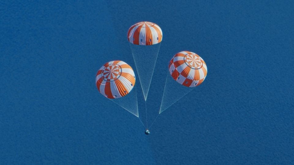 Astronautas de Artemis II vuelven a la Tierra tras histórica órbita alrededor de la Luna