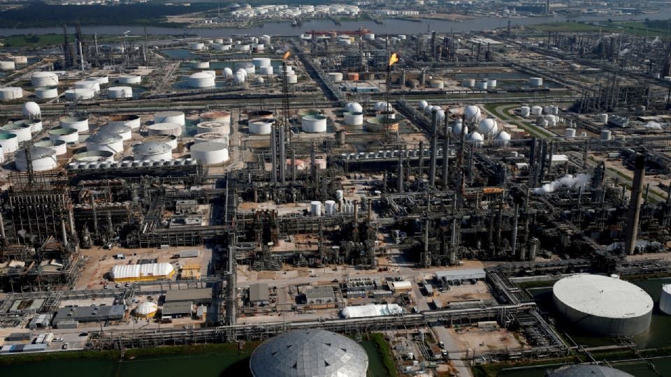 Derrame de diésel en Deer Park: Pemex activa protocolos tras choque de embarcaciones
