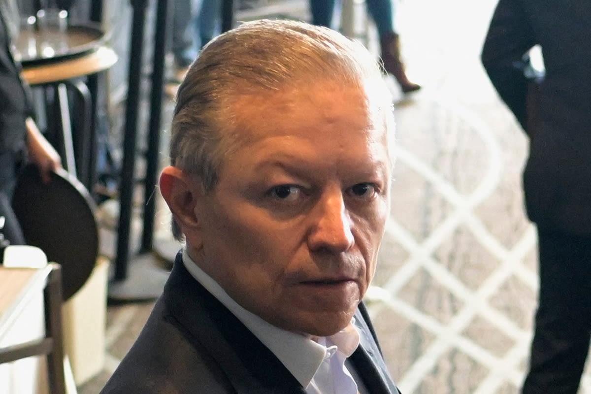 Zaldívar observa de cerca a Alcalde en la Consejería Jurídica