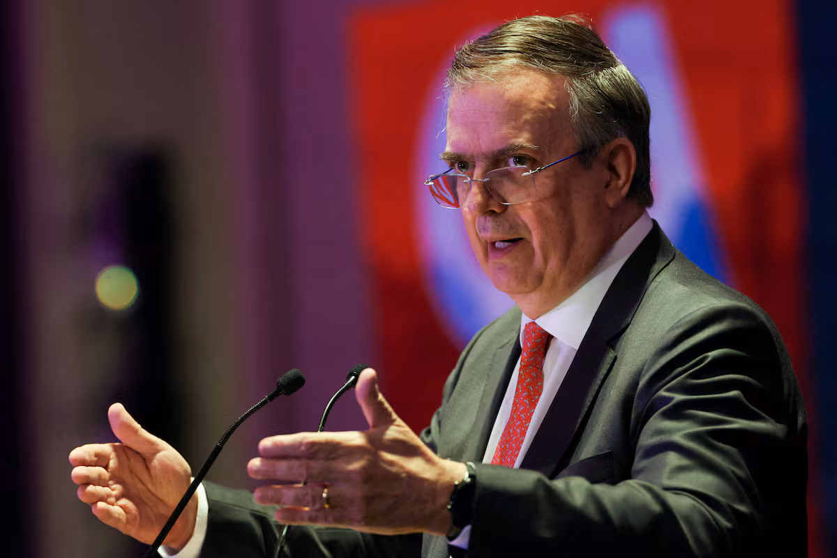 Ordenan investigar estancia del hijo de Marcelo Ebrard en residencia diplomática en Londres